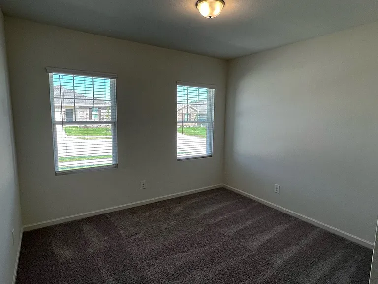 752 Richmond Dr — Photo 22