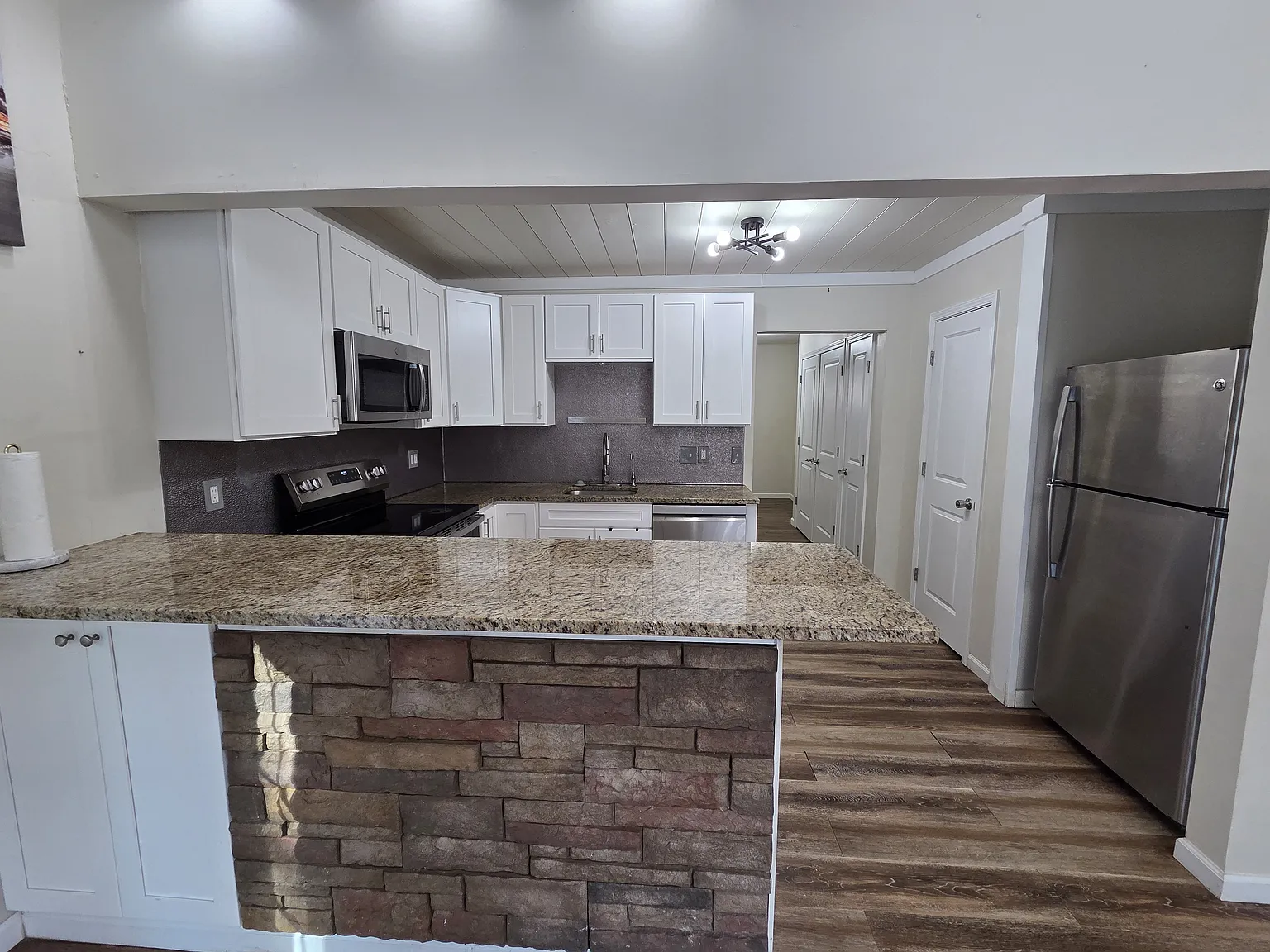 3 bed, 1457 sqft, $2,200 — Photo 3