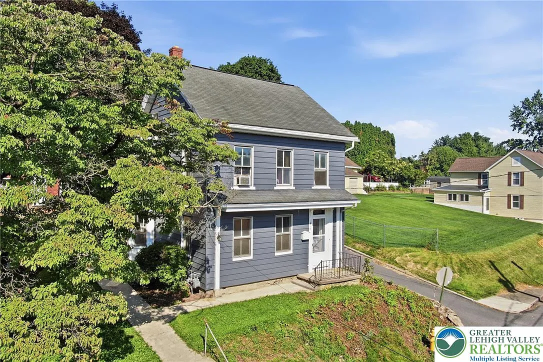 3 bed, 1.5 bath, 1708 sqft, $2,200 — Photo 3