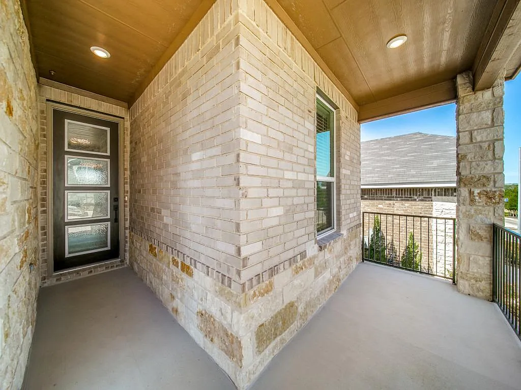 4 bed, 2403 sqft, $2,895 — Photo 3