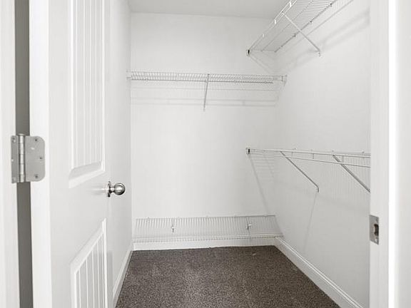 4th image of 267 Alcott Cir