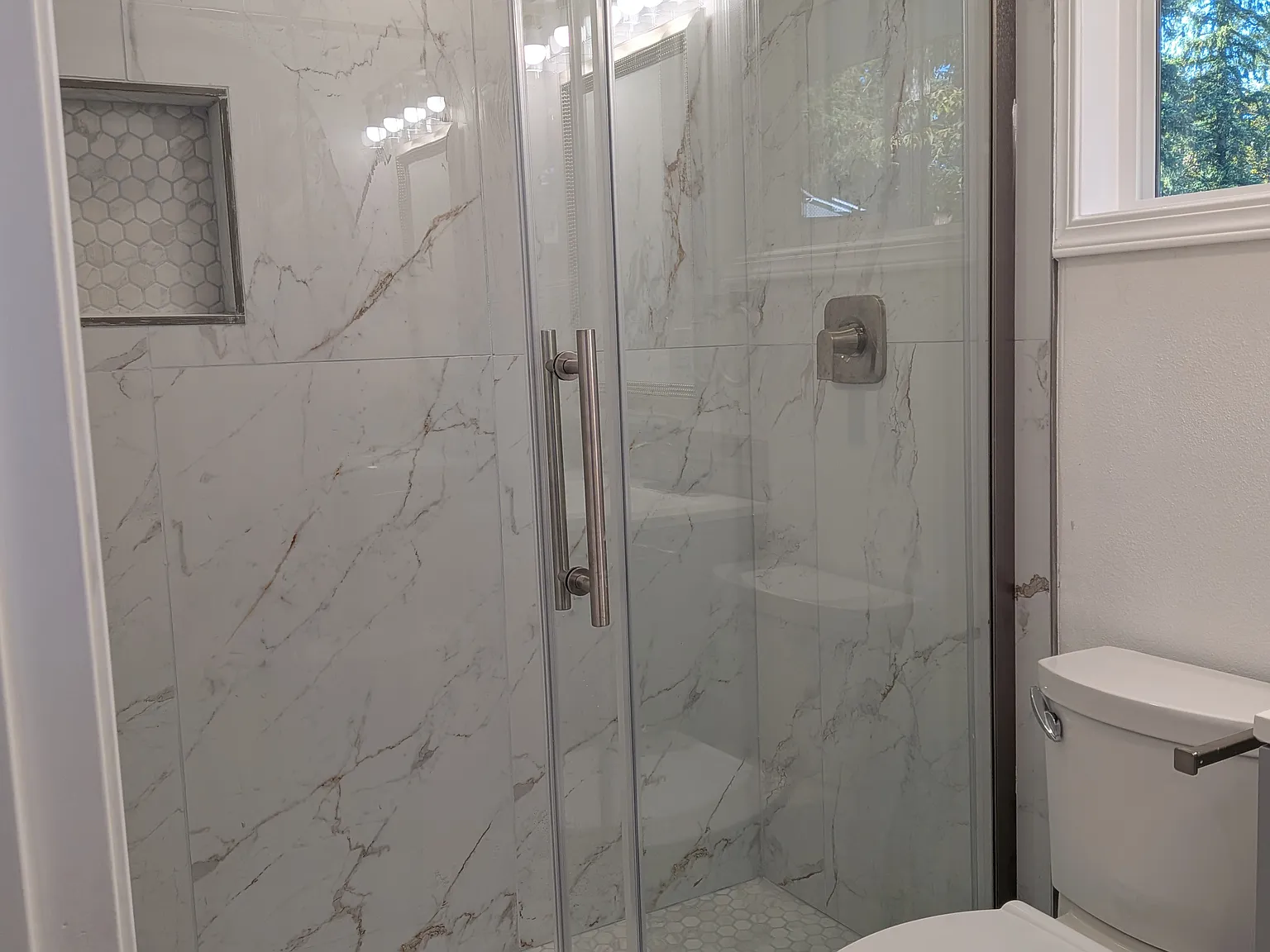 4 bed, 2.5 bath, 1820 sqft, $4,250 — Photo 4