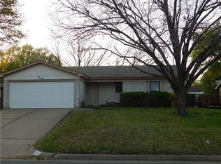 816 Lynne Ln, Burleson, TX 76028