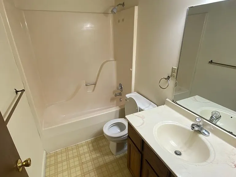 2846 Whitener St — Photo 5