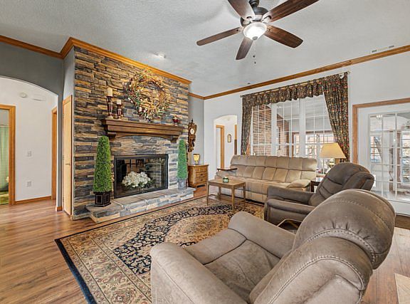 3rd image of 504 Fairway Cir