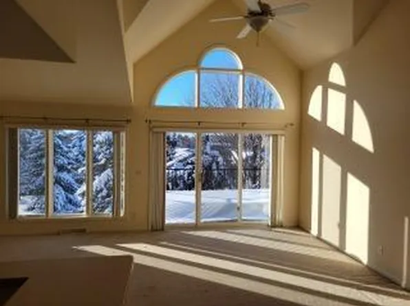 439 Sunset TRAIL, Hartland, WI 53029