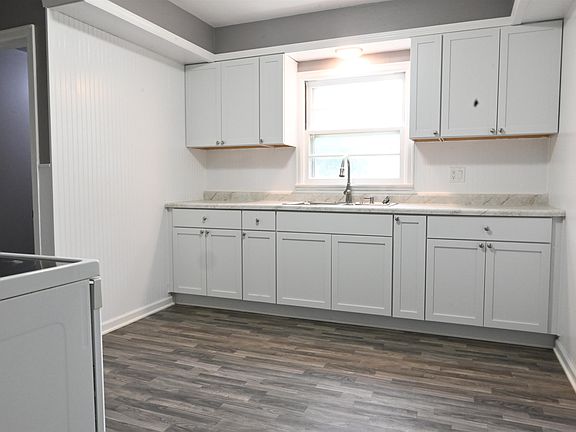 4th image of 308 Maple St