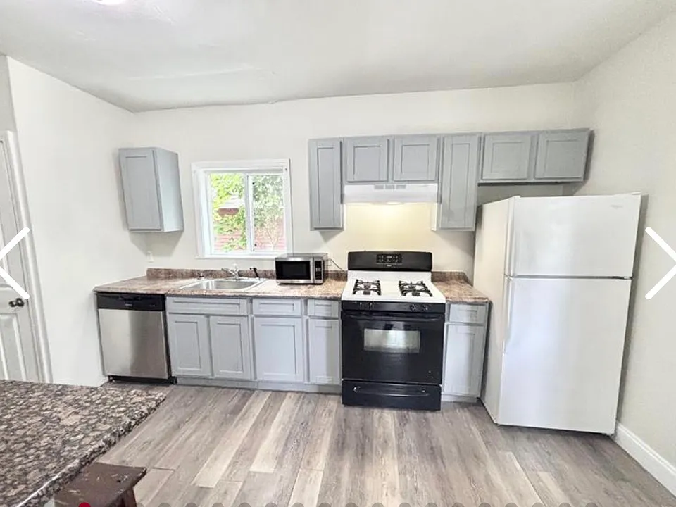 123 Winthrop St #2