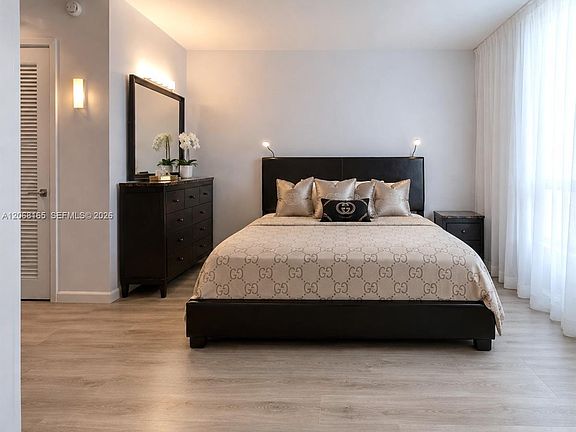 5th image of 19390 Collins Ave APT 1210
