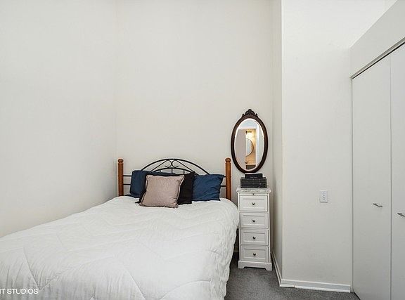 4th image of 500 S Clinton St APT 801