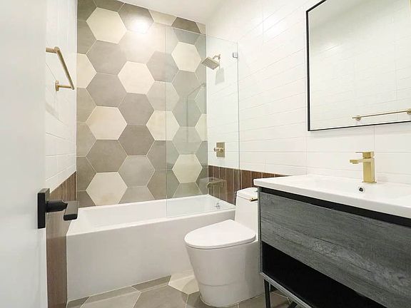 4th image of 799 Ocean Ave #2L