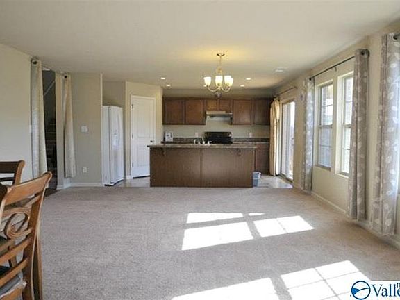 4th image of 136 Bellevue Dr
