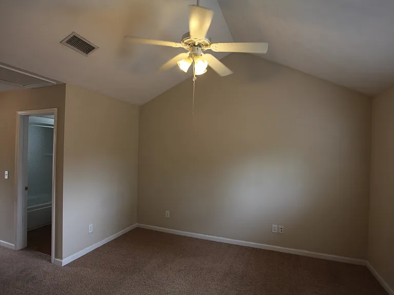 348 Jack Hampton Dr — Photo 2