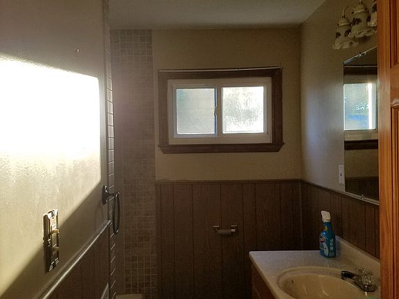 5th image of 1454 Gloria St