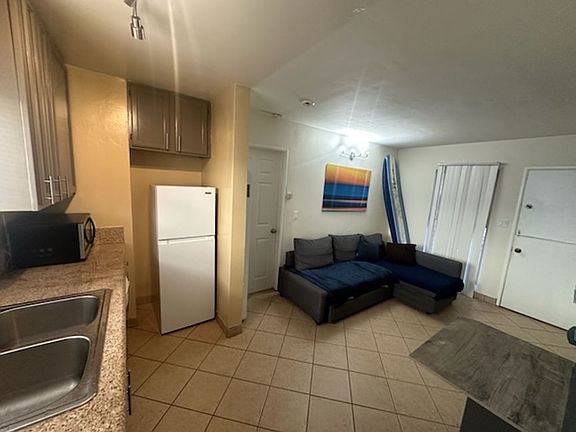 2nd image of 715 Santa Barbara Pl APT 6