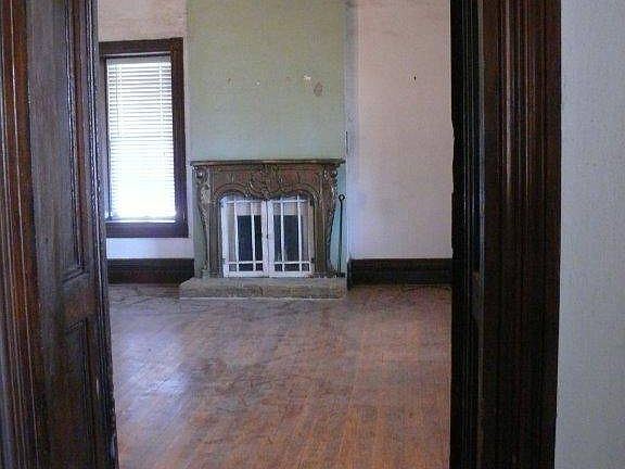 5th image of Vintage Home 405 West Ave E