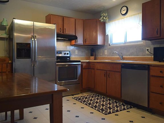 3rd image of 170 Fairpark Dr