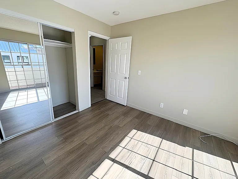 3963 Melrose Ave #8 — Photo 15