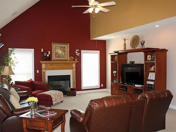 3rd image of 213 Lovorn Cir