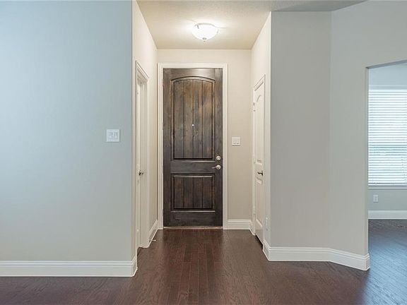 4th image of 300 Carnaby Ct