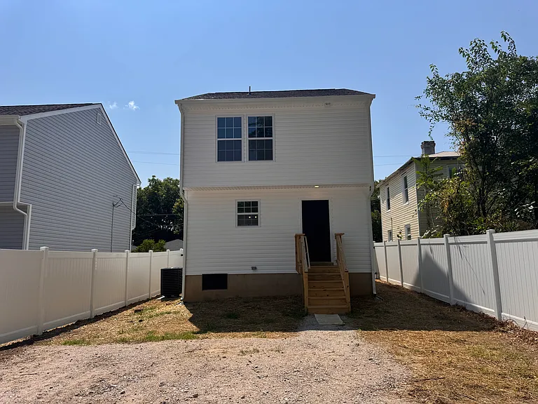 1163 W Wythe St — Photo 16