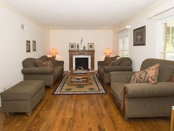 5th image of 549 Fairways Cir