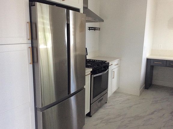 3rd image of 244 1/2 N Kenwood St #244-1/2