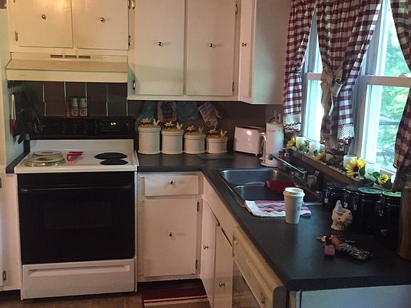 4th image of 134 N Cherry St