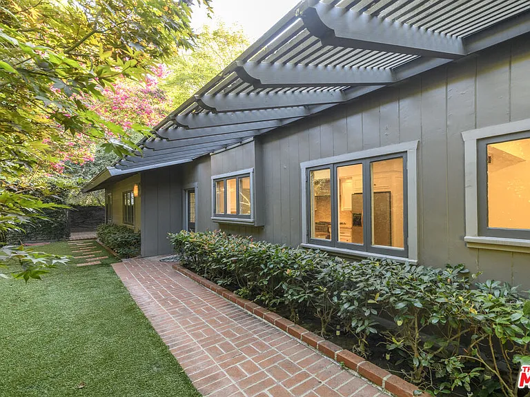 2559 Hutton Dr — Photo 26