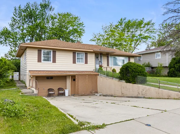 2021 Leness Ln, Crest Hill, IL 60403