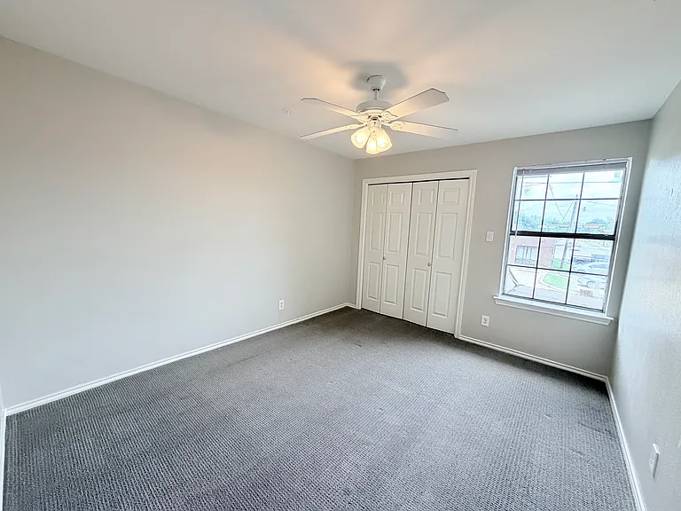 2412 Lakeview Cir #2414 — Photo 15
