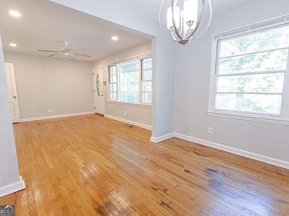 4th image of 145 Holly Rd NW