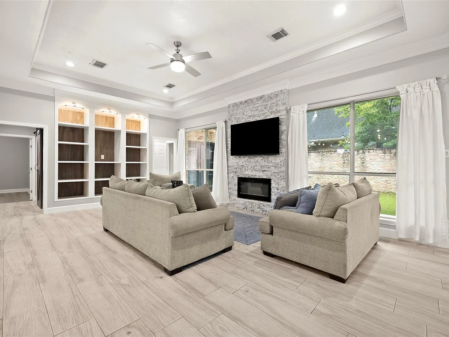 4 bed, 3.0 bath, 2708 sqft, $2,700 — Photo 3