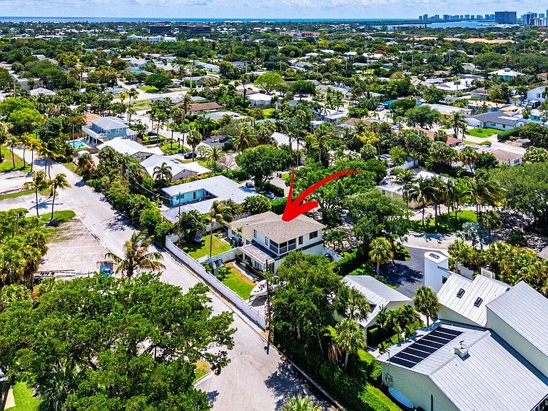 2101 N Palm Cir — Photo 42
