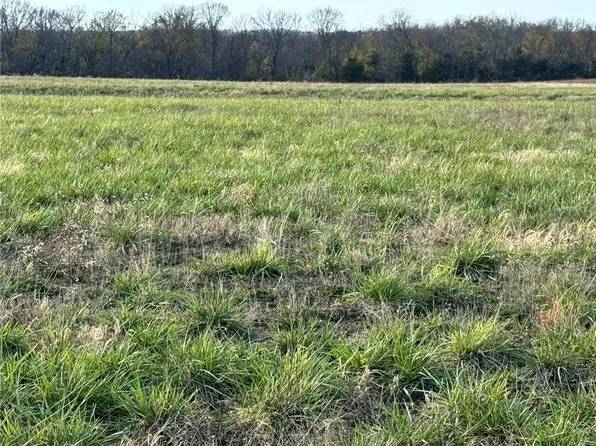 Hospital Dr, Paola, KS 66071