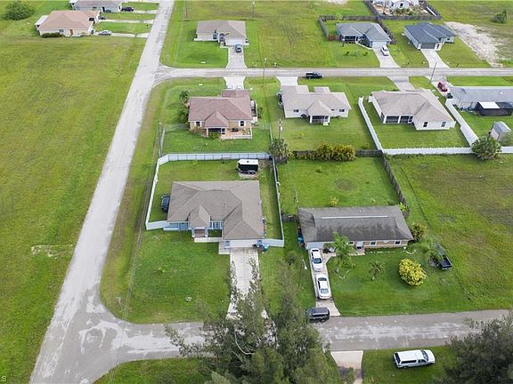 5th image of 819 NE 18th St