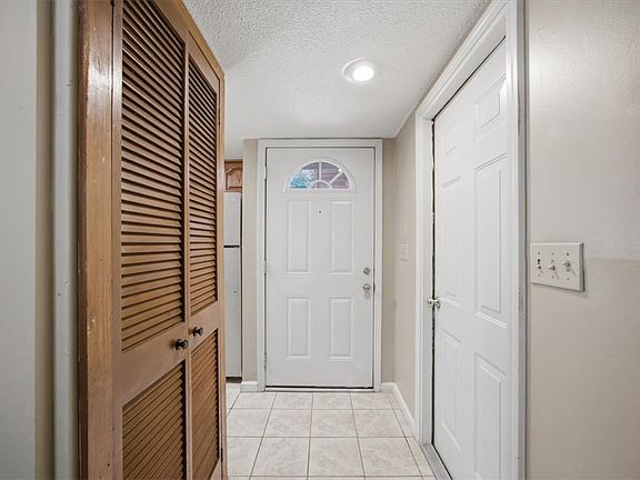 5th image of 103-115 Villa Pines Cir