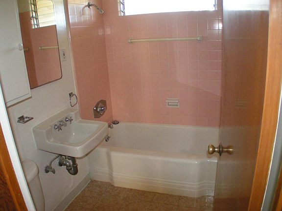 4th image of 4432 E 6th St #4