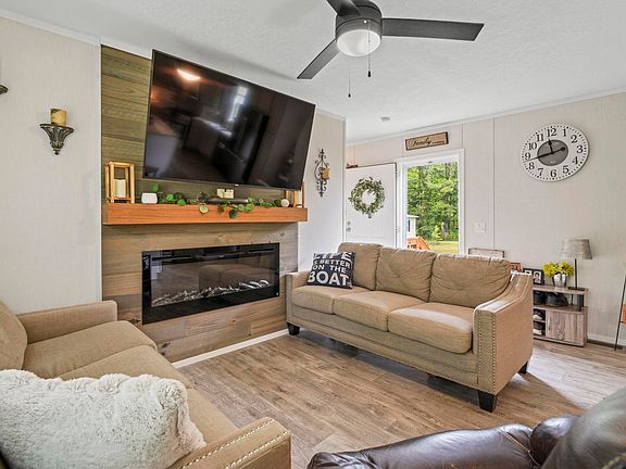 5th image of 370 Edison Circle