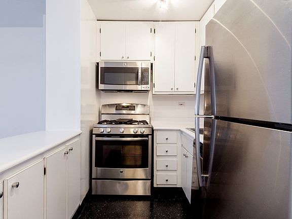 3rd image of 330 E 39th St APT 3N
