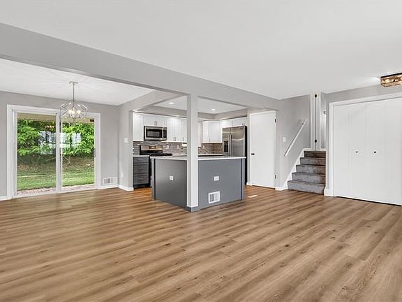 3rd image of 1504 Barry Dr