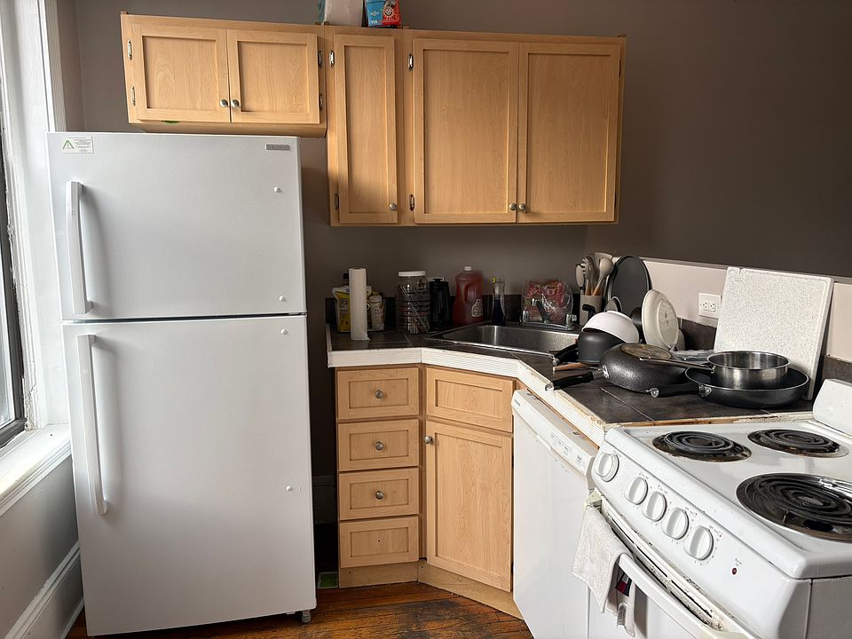 Full kitchen