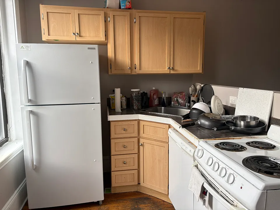 Full kitchen