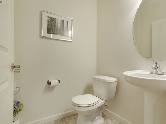 4th image of 10907 NE 8th Cir