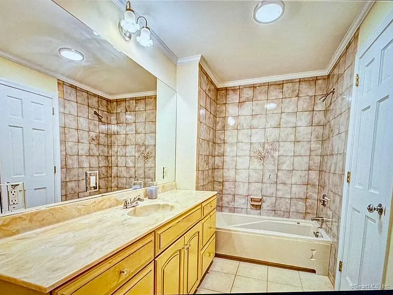136 Tunxis Vlg #136 — Photo 18