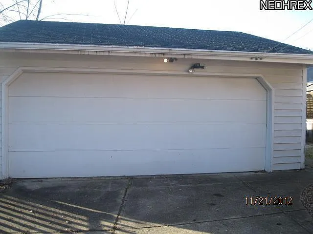 3744 W 178th St photo 1