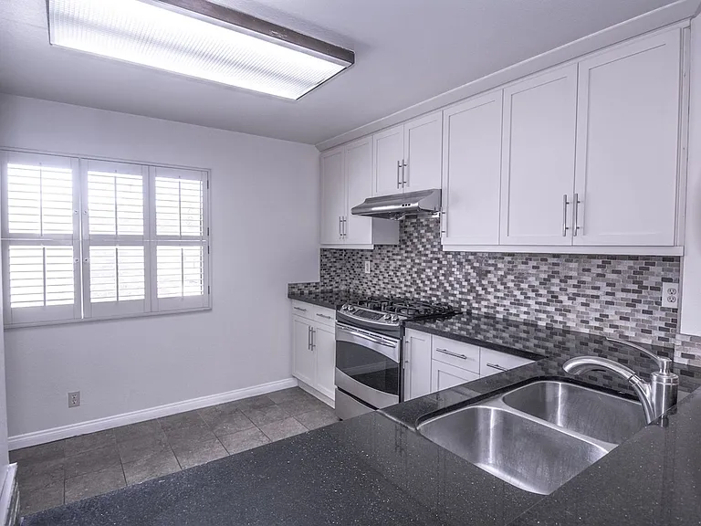 848 W Huntington Dr #28 — Photo 8
