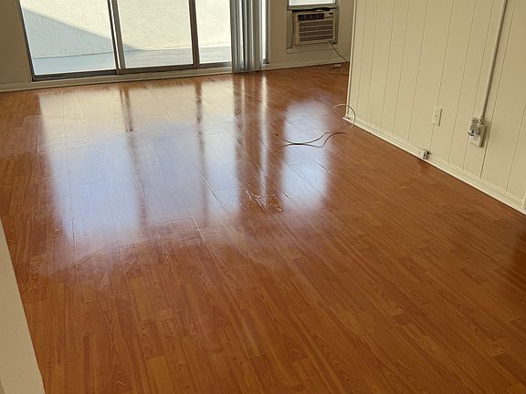 4th image of 473 S Fairfax Ave Unit 1/2