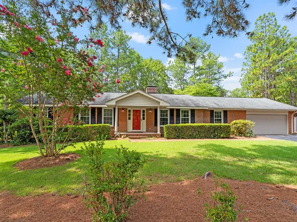 215 Haldane Dr, Southern Pines, NC 28387