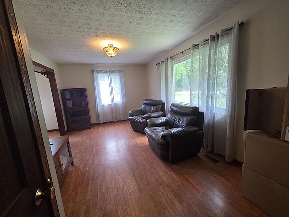 3rd image of 104 Highland Hts